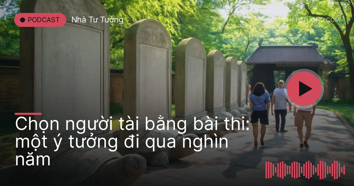 Hàng bia đá trên lưng rùa ở sân Văn Miếu, khách tham quan buổi sáng